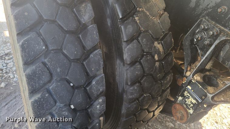 image for item KB9041 2012 Kenworth T800 hydrovac truck