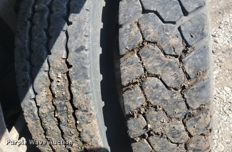 image for item KB9041 2012 Kenworth T800 hydrovac truck