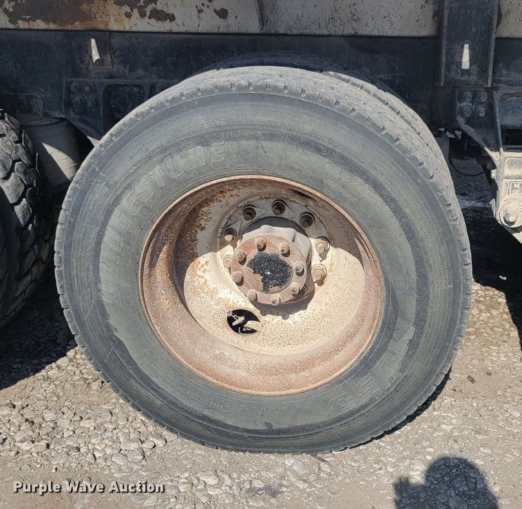 image for item KB9041 2012 Kenworth T800 hydrovac truck