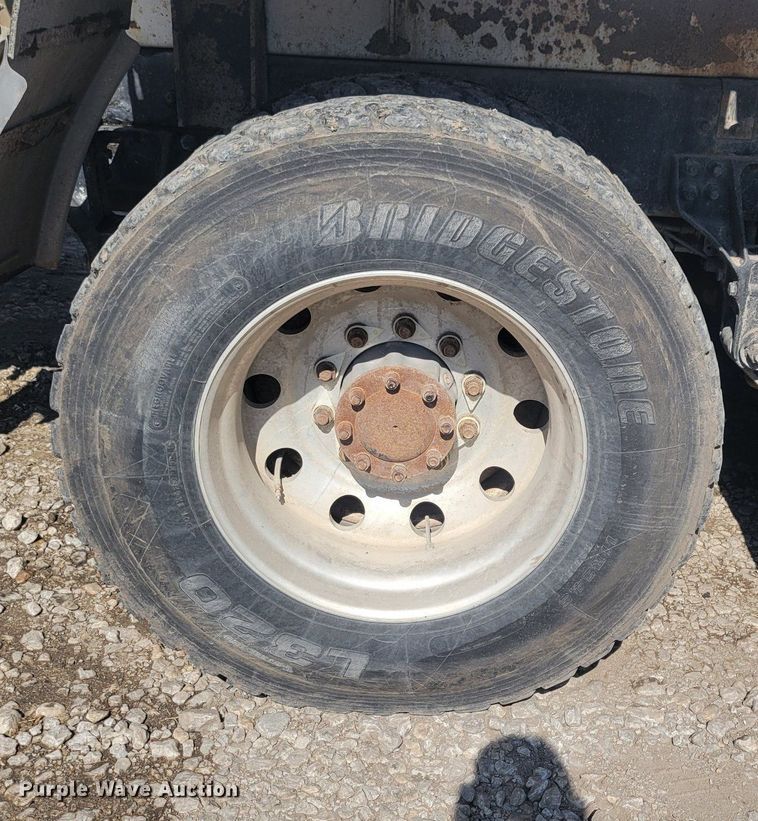 image for item KB9041 2012 Kenworth T800 hydrovac truck