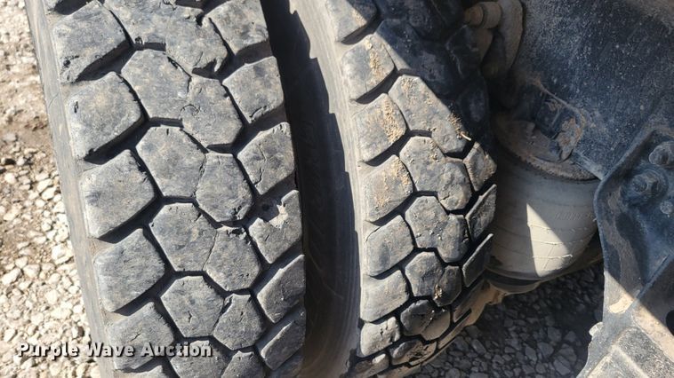 image for item KB9041 2012 Kenworth T800 hydrovac truck