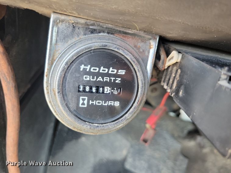 image for item KB9043 1993 Ford F700 truck cab and chassis