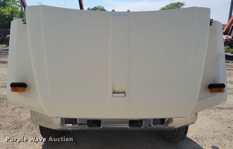 image for item KB9043 1993 Ford F700 truck cab and chassis