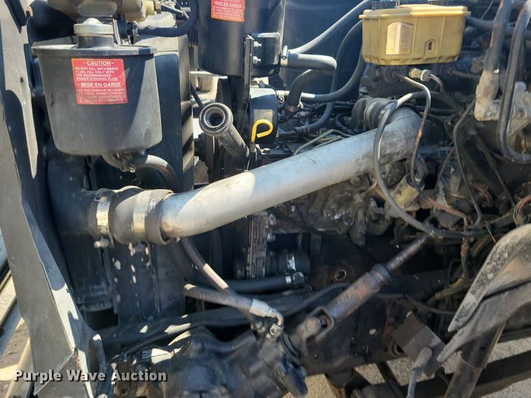 image for item KB9043 1993 Ford F700 truck cab and chassis