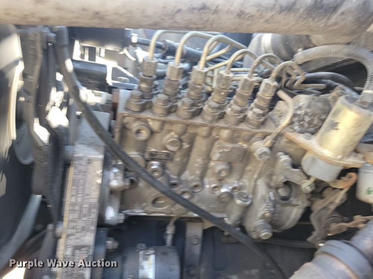 image for item KB9043 1993 Ford F700 truck cab and chassis