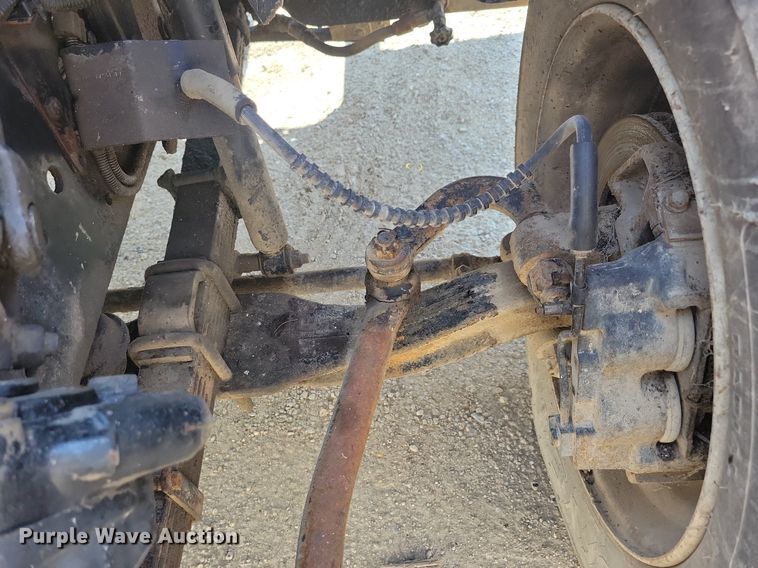 image for item KB9043 1993 Ford F700 truck cab and chassis