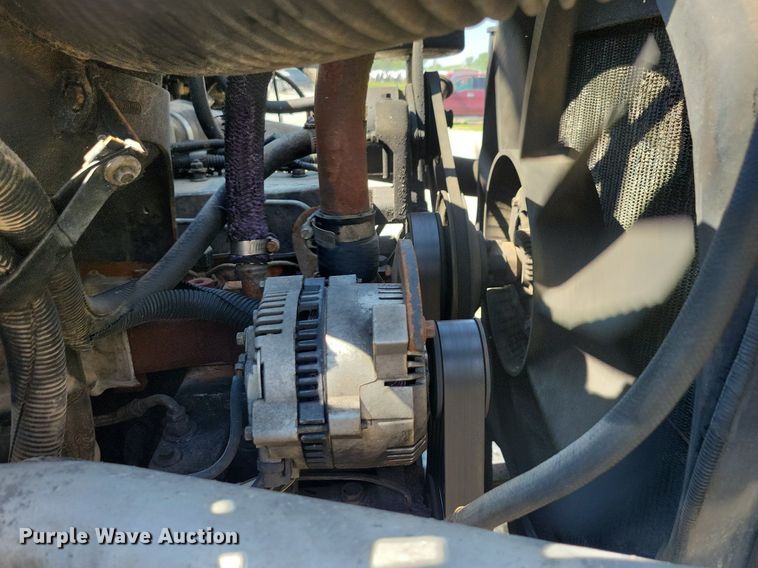 image for item KB9043 1993 Ford F700 truck cab and chassis