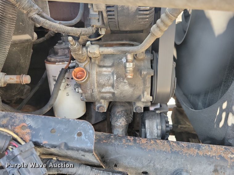 image for item KB9043 1993 Ford F700 truck cab and chassis