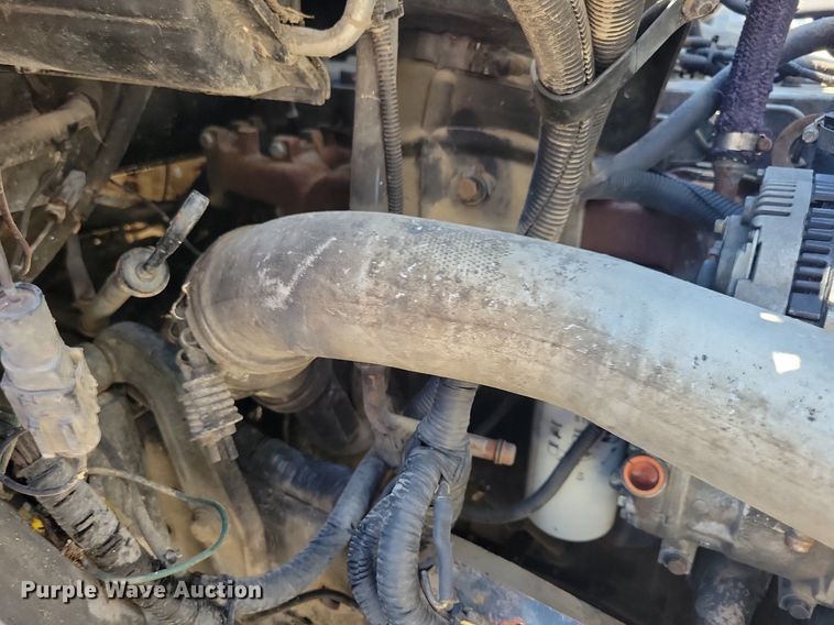 image for item KB9043 1993 Ford F700 truck cab and chassis