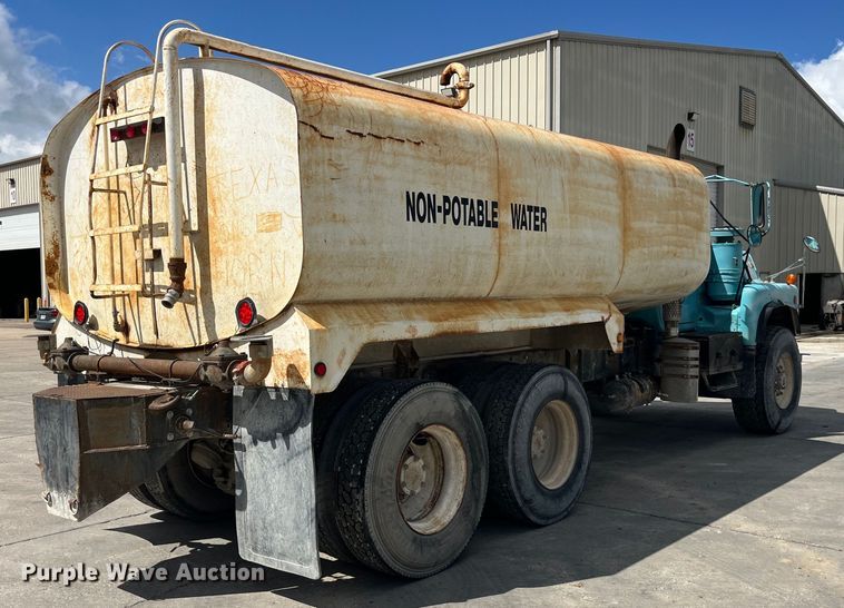 image for item LD9415 1993 Mack DM690S water truck