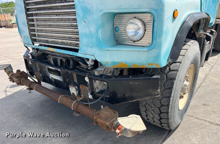 image for item LD9415 1993 Mack DM690S water truck