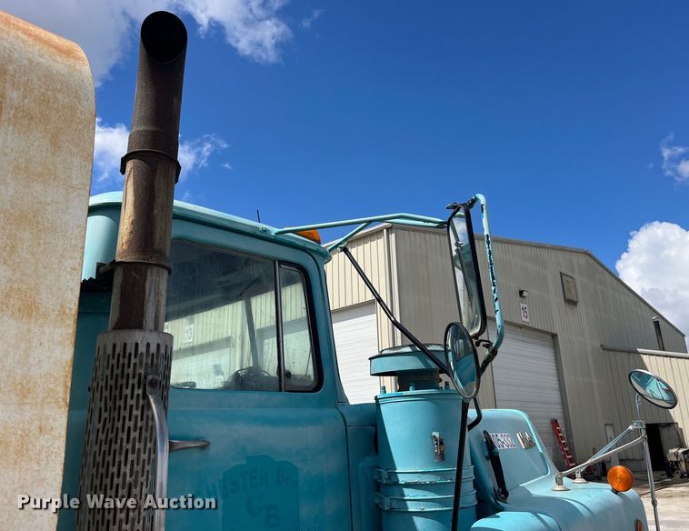 image for item LD9415 1993 Mack DM690S water truck