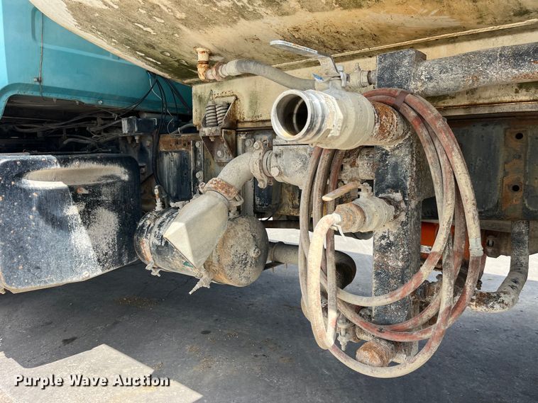 image for item LD9415 1993 Mack DM690S water truck