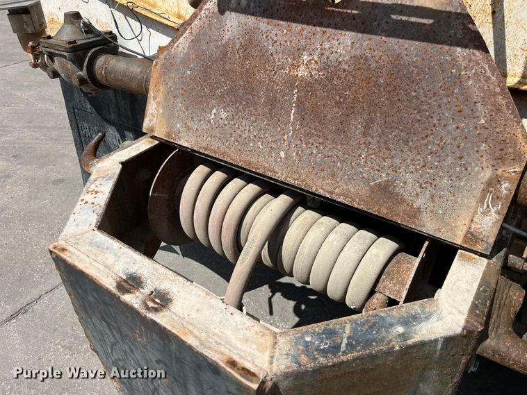 image for item LD9415 1993 Mack DM690S water truck