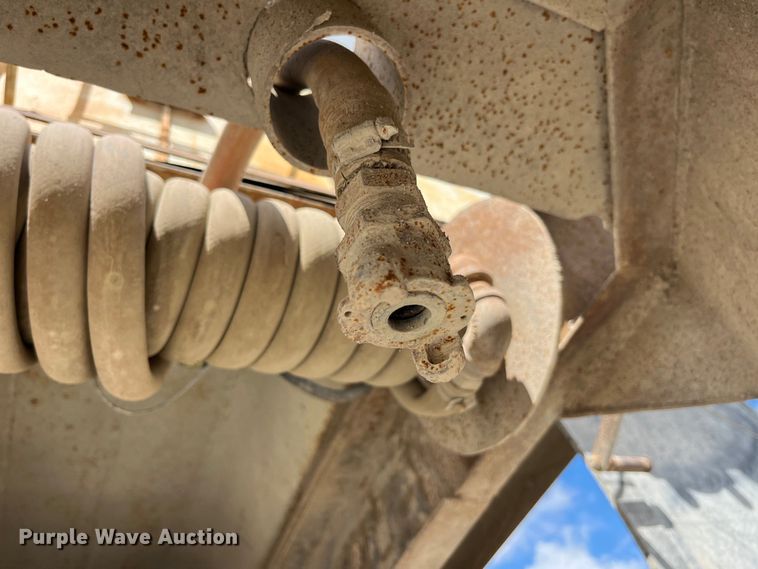 image for item LD9415 1993 Mack DM690S water truck