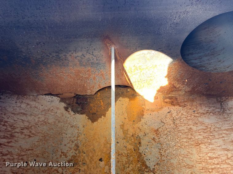 image for item LD9415 1993 Mack DM690S water truck