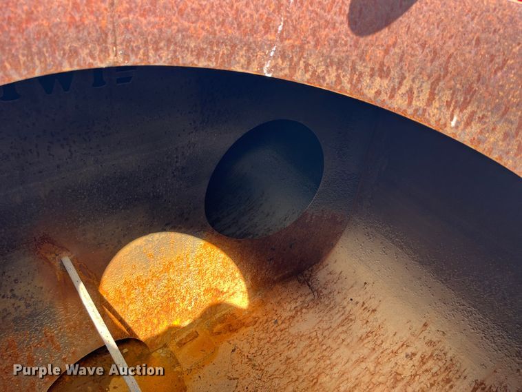 image for item LD9415 1993 Mack DM690S water truck