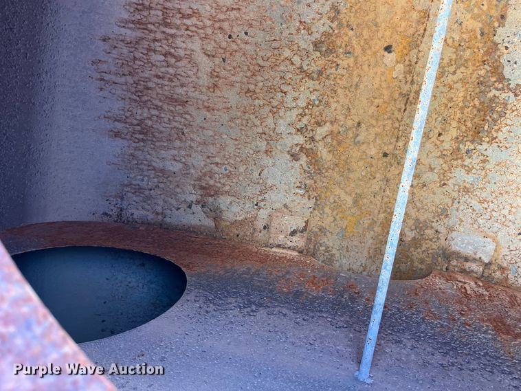 image for item LD9415 1993 Mack DM690S water truck