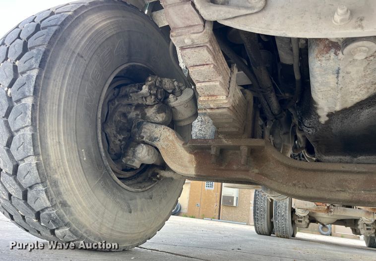 image for item LD9415 1993 Mack DM690S water truck