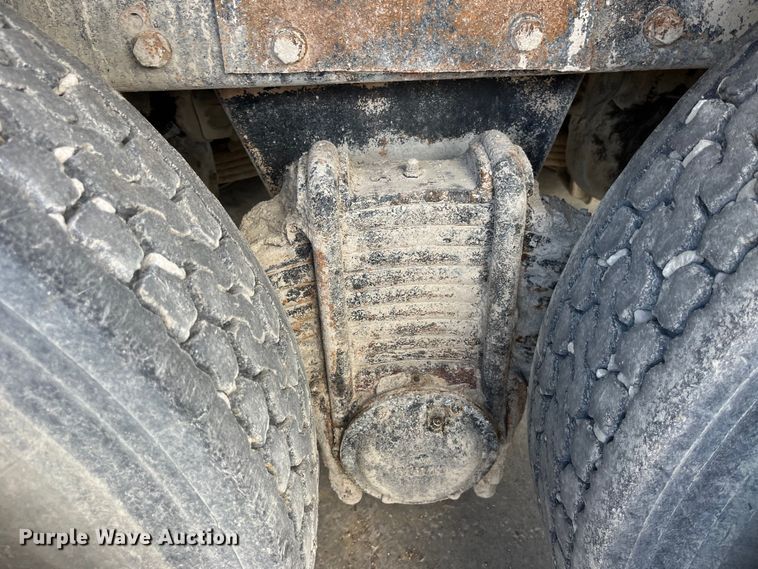 image for item LD9415 1993 Mack DM690S water truck