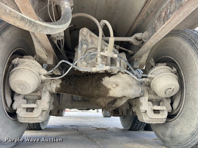 image for item LD9415 1993 Mack DM690S water truck