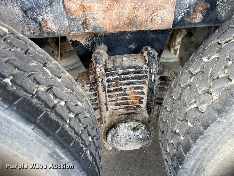 image for item LD9415 1993 Mack DM690S water truck