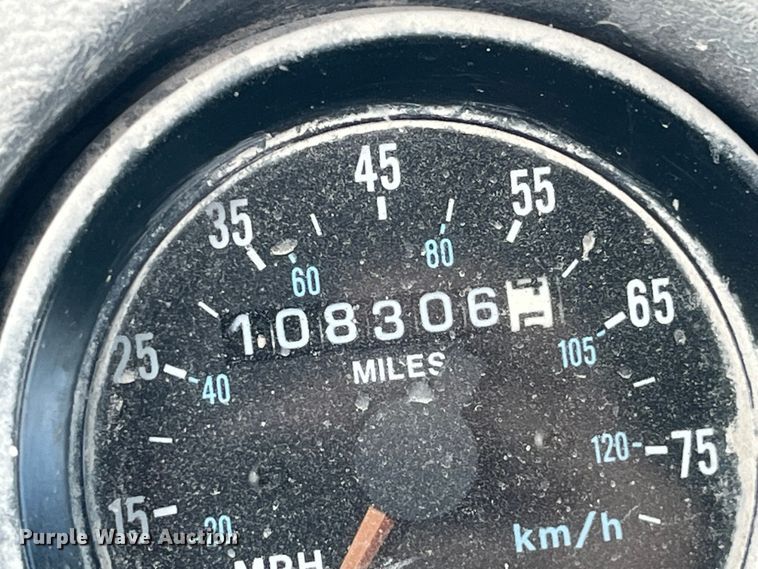 image for item LD9415 1993 Mack DM690S water truck