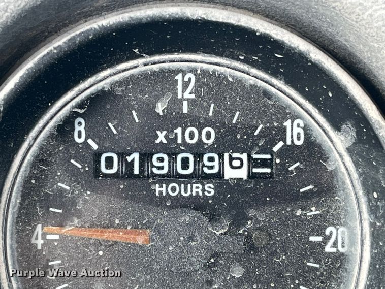 image for item LD9415 1993 Mack DM690S water truck