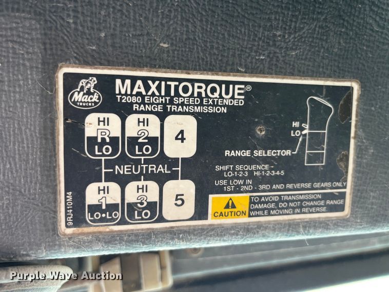 image for item LD9415 1993 Mack DM690S water truck