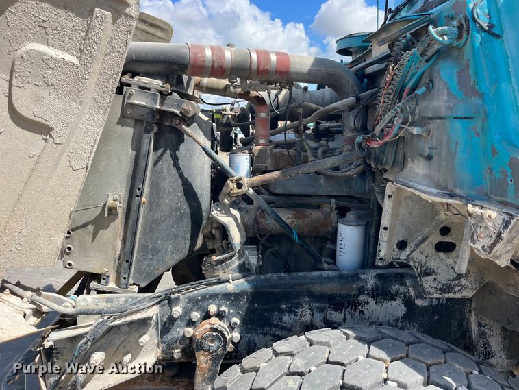 image for item LD9415 1993 Mack DM690S water truck