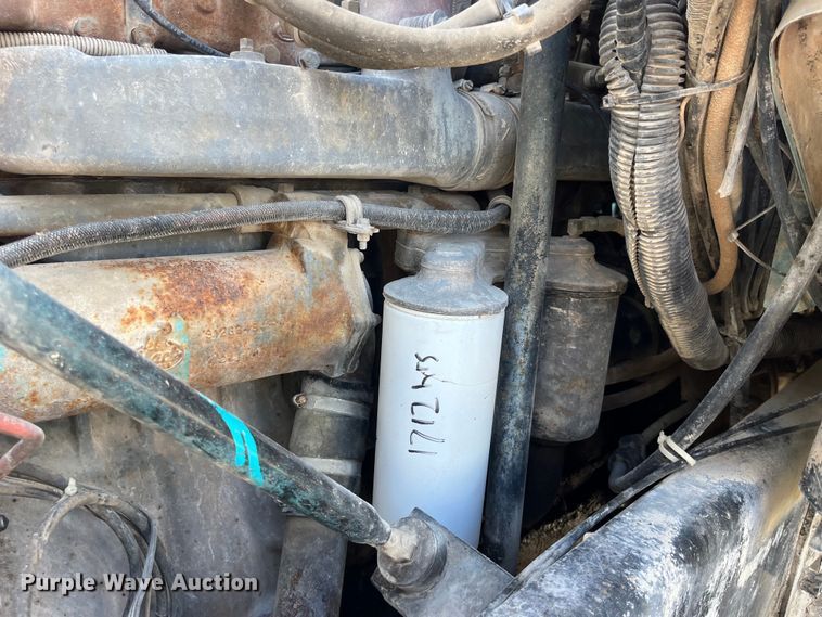 image for item LD9415 1993 Mack DM690S water truck