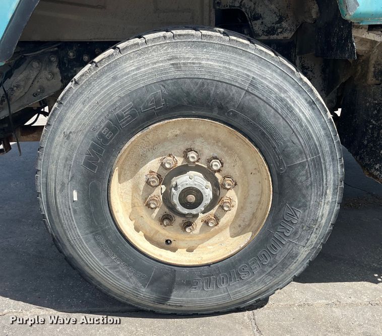 image for item LD9415 1993 Mack DM690S water truck