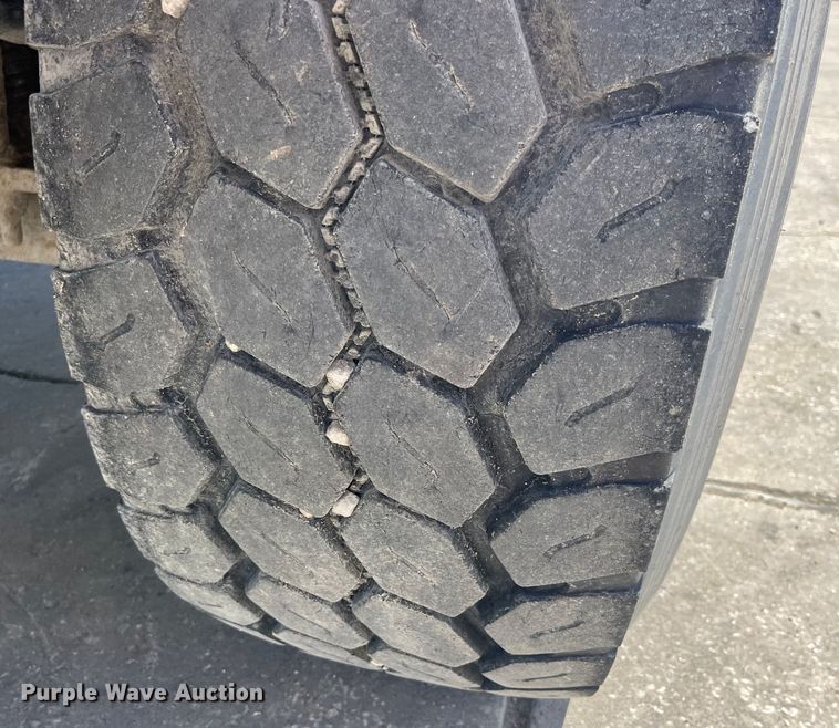 image for item LD9415 1993 Mack DM690S water truck