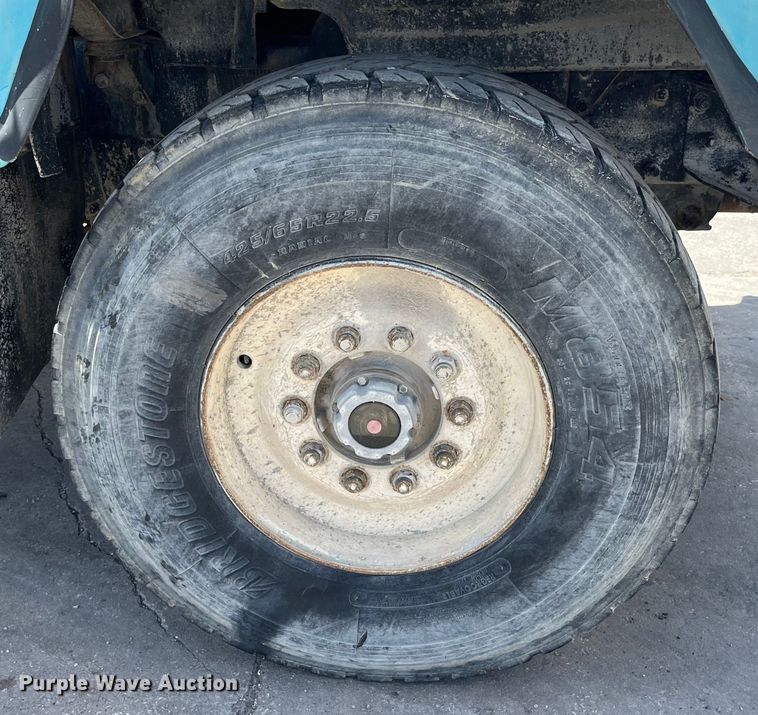 image for item LD9415 1993 Mack DM690S water truck