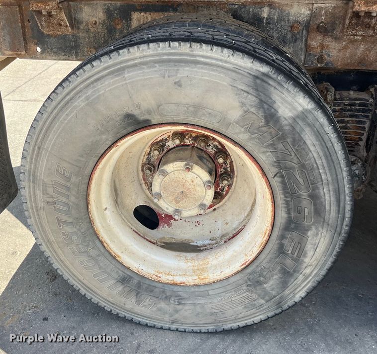 image for item LD9415 1993 Mack DM690S water truck