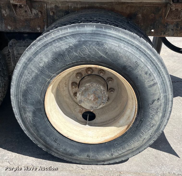 image for item LD9415 1993 Mack DM690S water truck