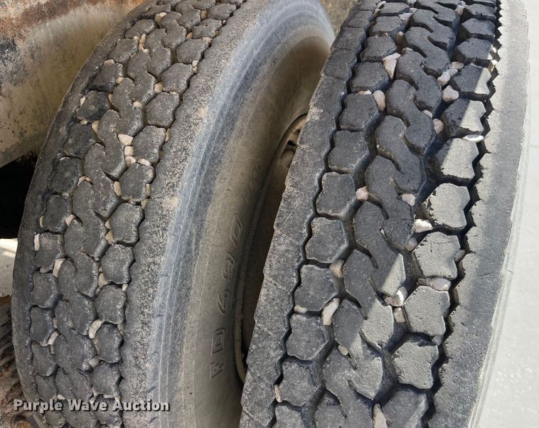 image for item LD9415 1993 Mack DM690S water truck