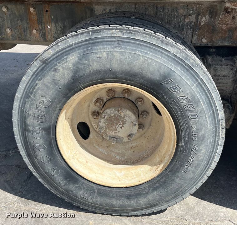 image for item LD9415 1993 Mack DM690S water truck