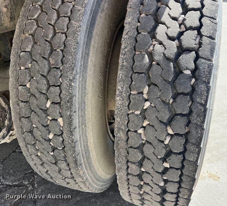 image for item LD9415 1993 Mack DM690S water truck