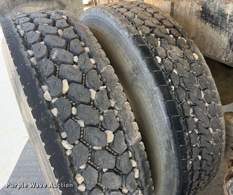 image for item LD9415 1993 Mack DM690S water truck