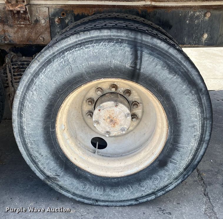 image for item LD9415 1993 Mack DM690S water truck