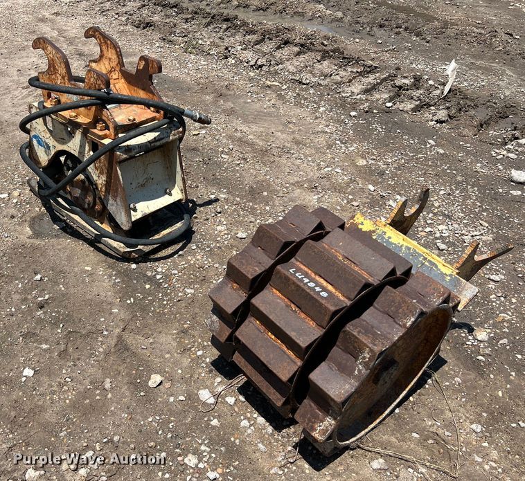 image for item LU9848 Mini excavator compactors