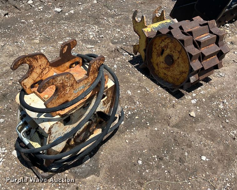 image for item LU9848 Mini excavator compactors