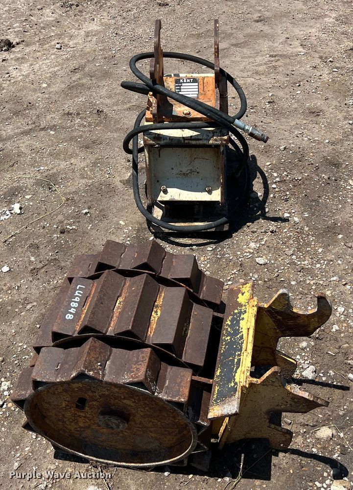 image for item LU9848 Mini excavator compactors