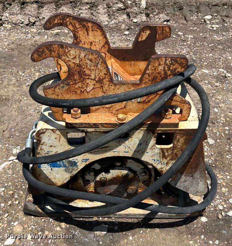 image for item LU9848 Mini excavator compactors