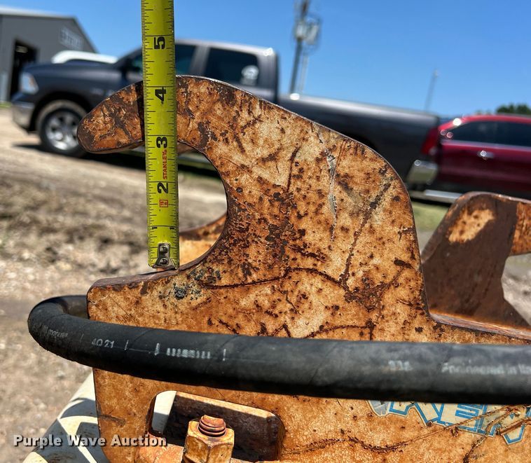 image for item LU9848 Mini excavator compactors