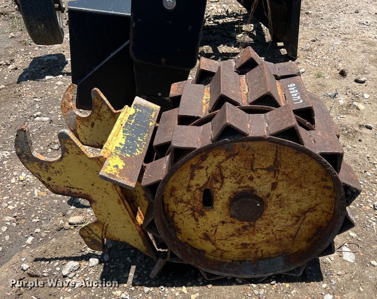 image for item LU9848 Mini excavator compactors