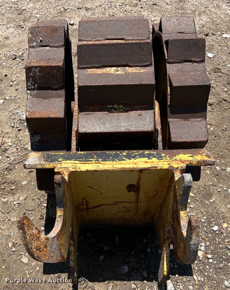 image for item LU9848 Mini excavator compactors