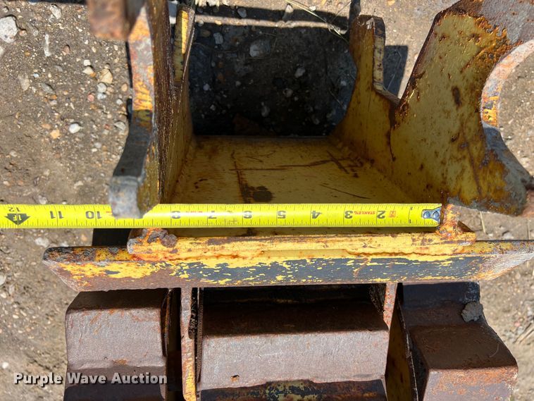 image for item LU9848 Mini excavator compactors