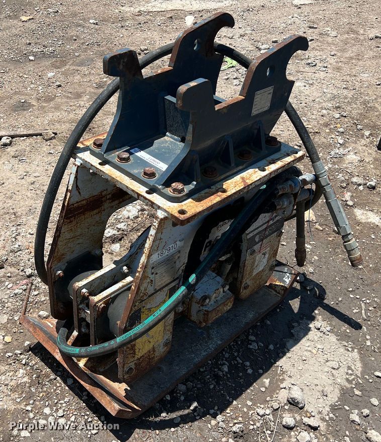 image for item LU9850 FRD HP65-II plate compactor